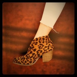 Leopard print booties!